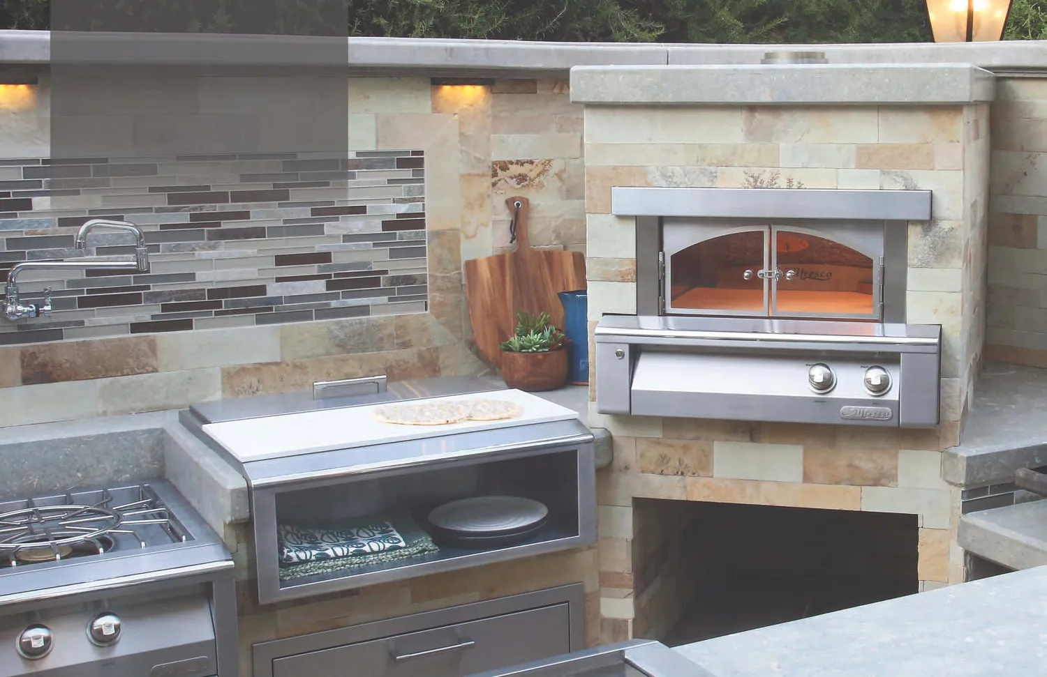 Artisan / Alfresco Alfresco Pizza Oven Plus — official manufacturer image